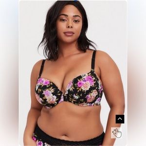 🆕💀Torrid- Floral & Skull Front Clasp Tshirt Bra
